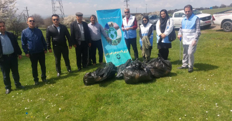 «مشارکت کارکنان شبکه بهداشت و درمان نمین و ادارات شهرستان در پاکسازی جنگل فندقلو به مناسبت روز زمین پاک»