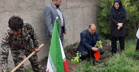 کاشت نهال به یاد رهبر شهید و شهدای جنگ رمضان با حضور بخشدار در مرکز خدمات جامع سلامت شبانه روزی آبی بیگلو