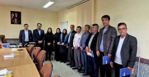 نشست هم‌اندیشی مدیر و مسئولین شبکه بهداشت و درمان با مدیران کانال های مجازی شهرستان به مناسبت هفته جمعیت و هفته سلامت